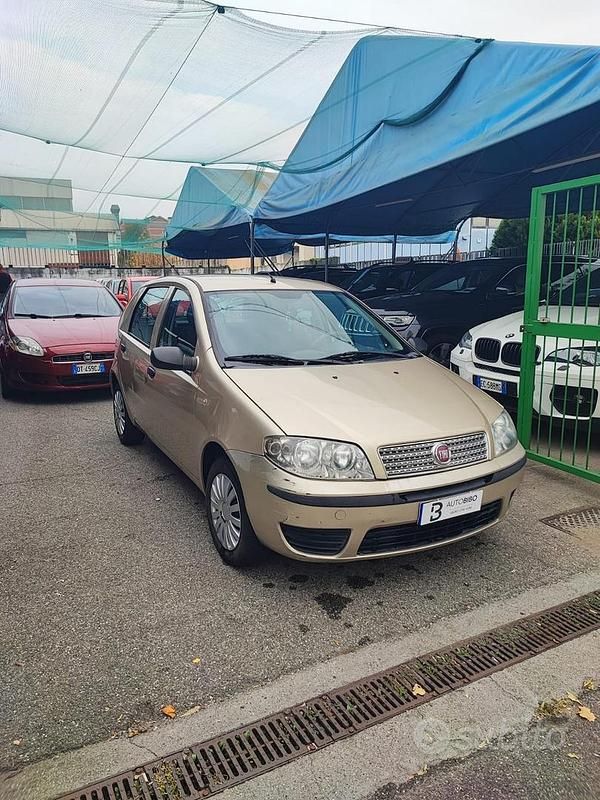 Oro Usata 2010 Fiat Punto Active Due volumi | 2300 € (Ottimo prezzo) - Immagine 1/4