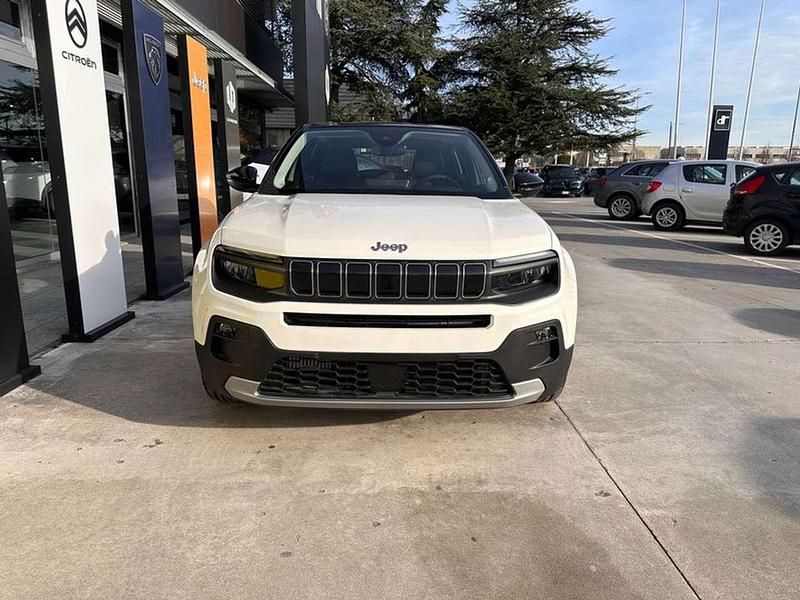 Nuova Jeep Avenger Altitude 101 CV (74 kW) 2025 Snow con tetto volcano SUV
