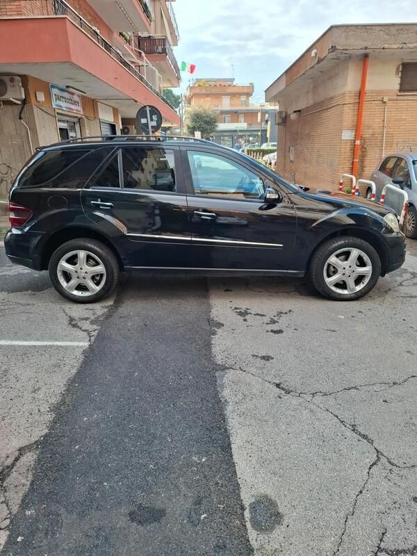 Usata Mercedes ML320 224 CV (164 kW) 2006 Nero SUV