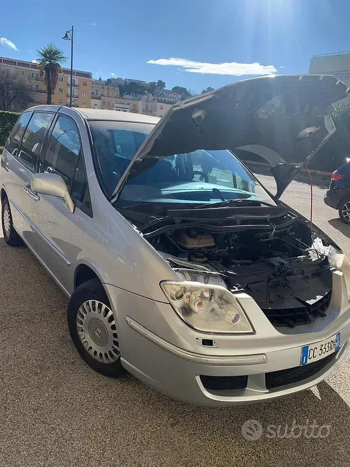 Usata Lancia Phedra 128 CV (94 kW) 2003 Giallo Monovolume