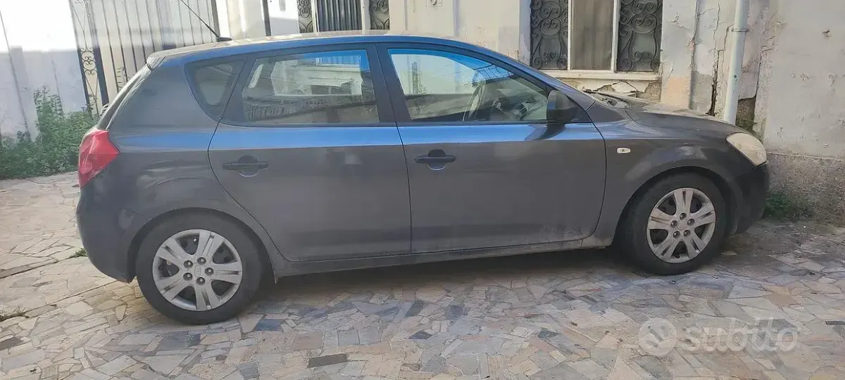 Usata Kia Ceed 90 CV (66 kW) 2007 Grigio Utilitaria
