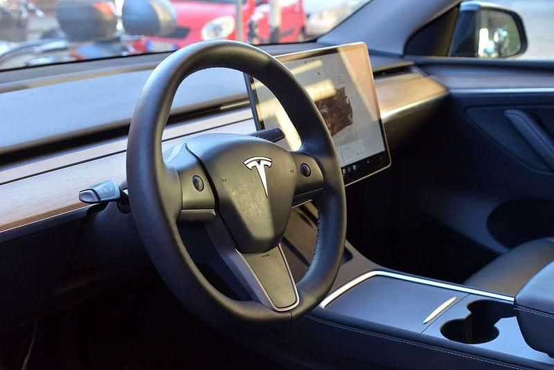 Usata Tesla Model Y RWD 219 kW (299 CV) 2023 Nero SUV