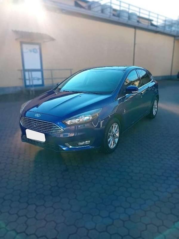 Usata Ford Focus Titanium 120 CV (88 kW) 2017 Blu Berlina