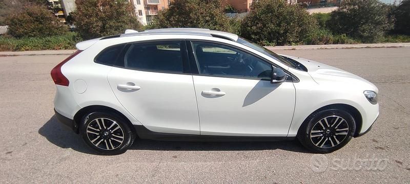 Usata Volvo V40 2017 Bianco Berlina