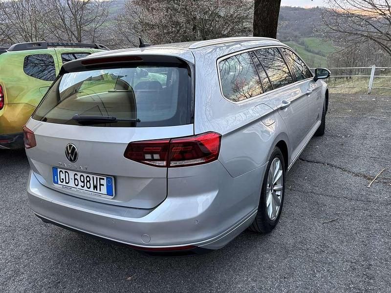 Usata VW Passat Executive 150 CV (110 kW) 2021 Argento Station wagon