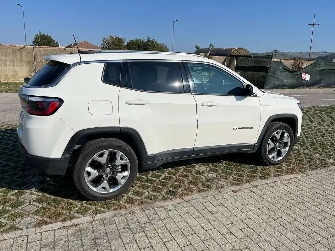 Usata Jeep Compass Limited 140 CV (102 kW) 2018 Bianco SUV