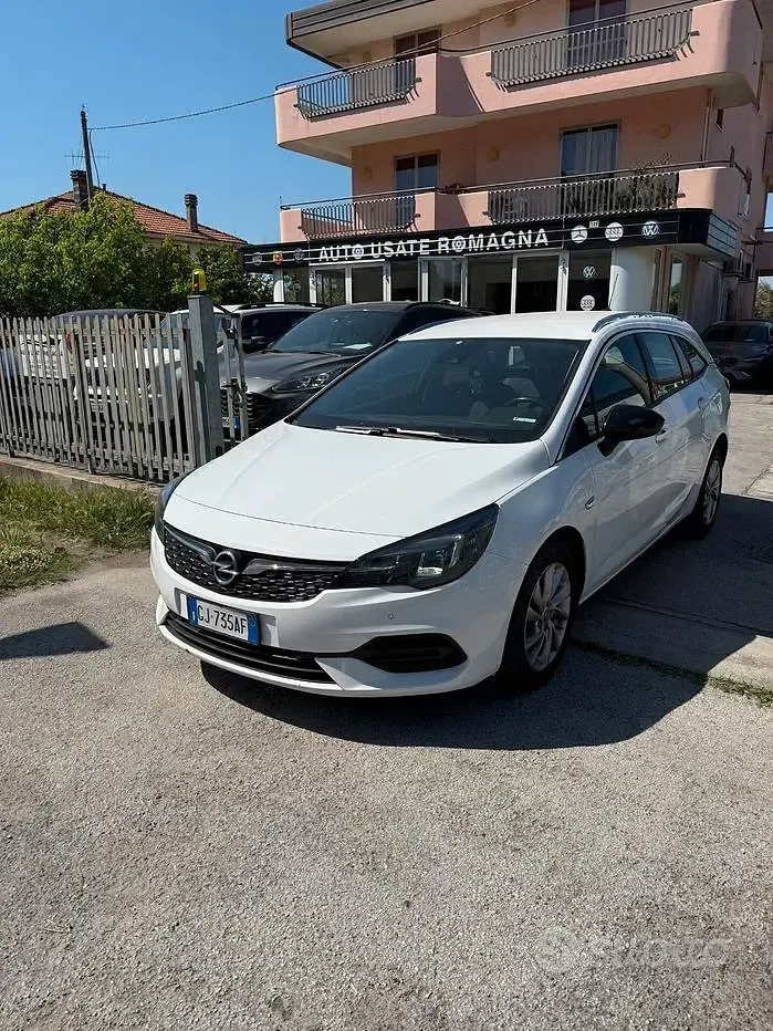 Usata Opel Astra Business Elegance 105 CV (77 kW) 2022 Bianco Utilitaria