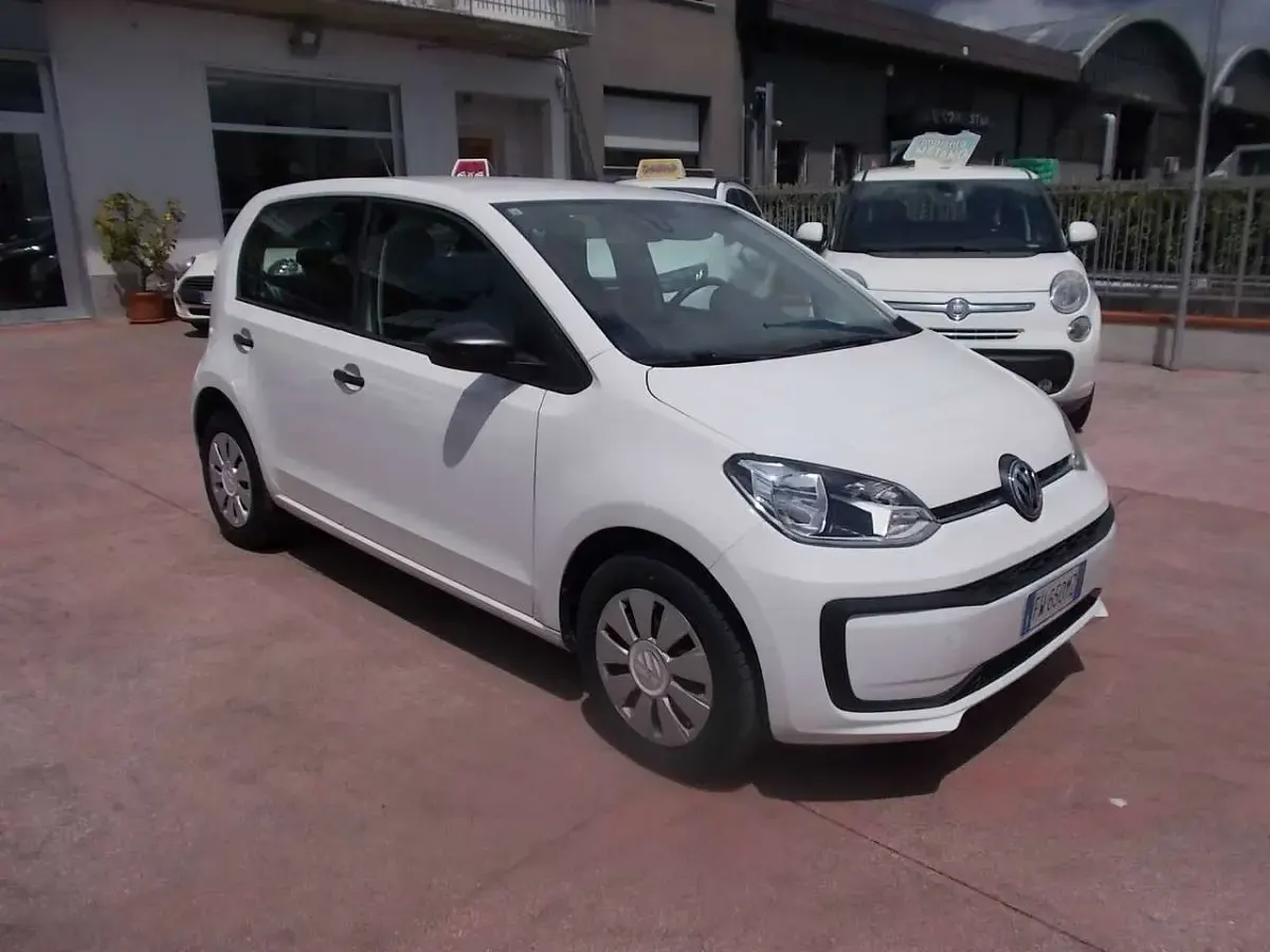 Usata VW up! Move 60 CV (44 kW) 2019 Bianco puro Utilitaria