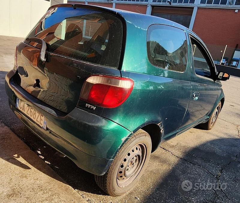 Usata Toyota Yaris 68 CV (50 kW) 2002 Verde Utilitaria