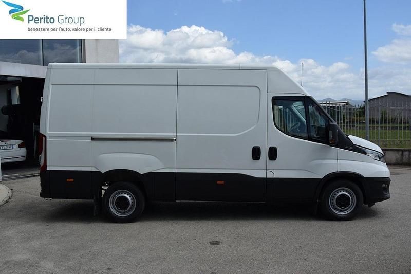 Usata Iveco Daily 155 CV (114 kW) 2020 Bianco / pastello Berlina