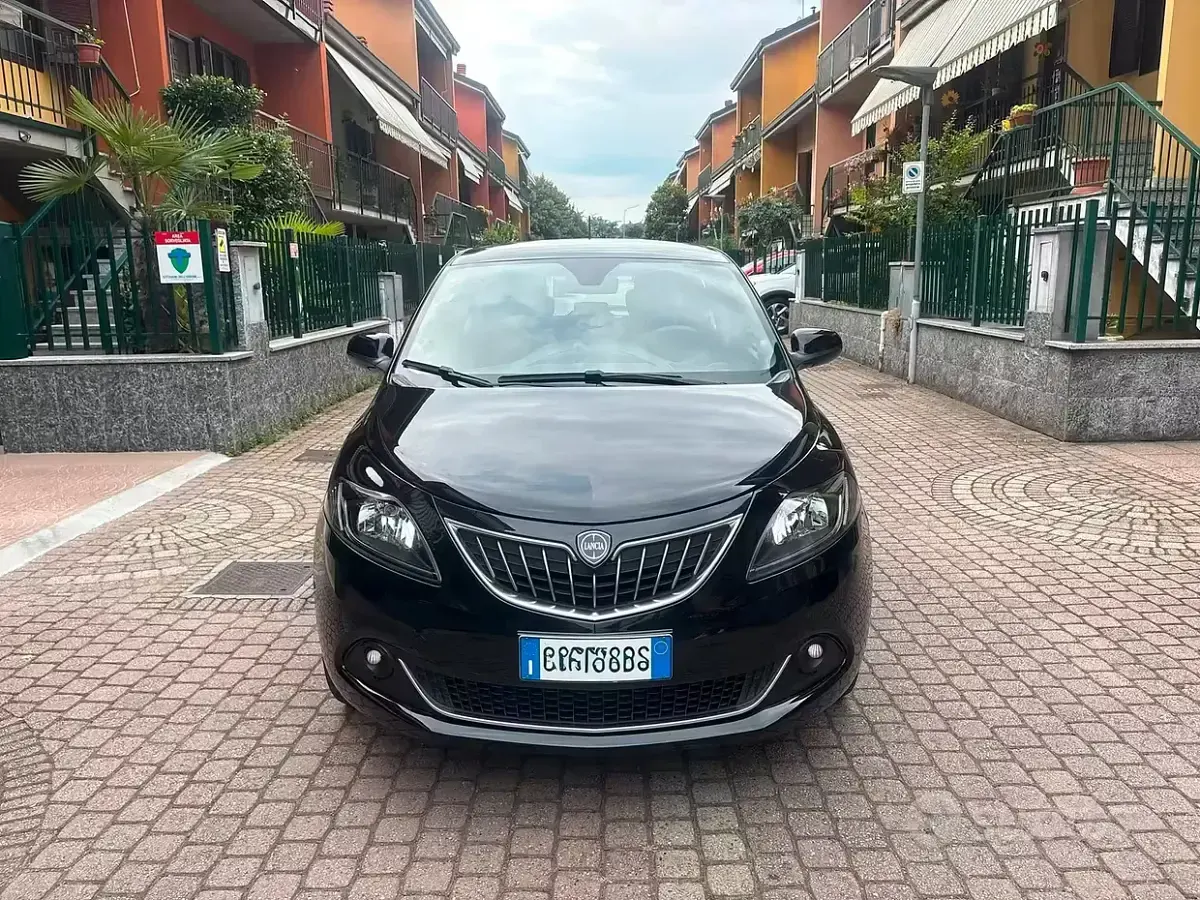 Usata Lancia Ypsilon 80 CV (58 kW) 2021 Nero Utilitaria