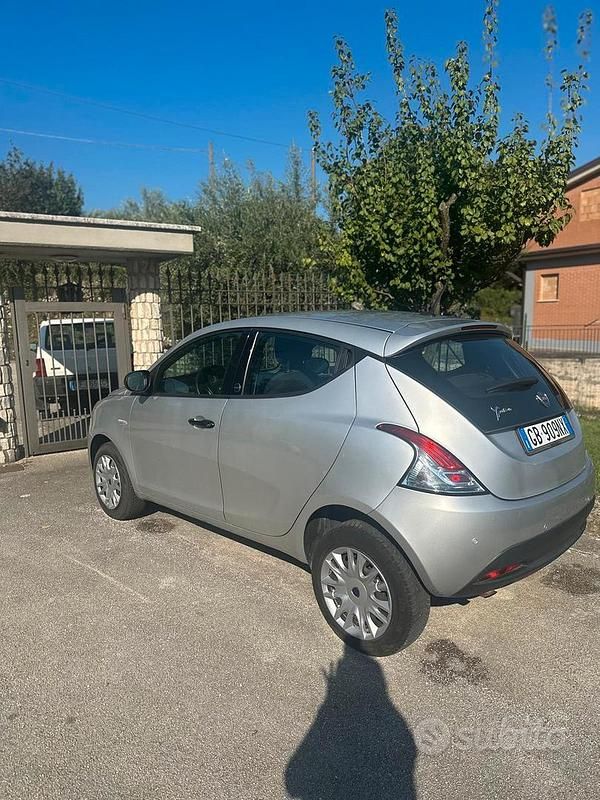 Usata Lancia Ypsilon 69 CV (50 kW) 2020 Grigio Utilitaria