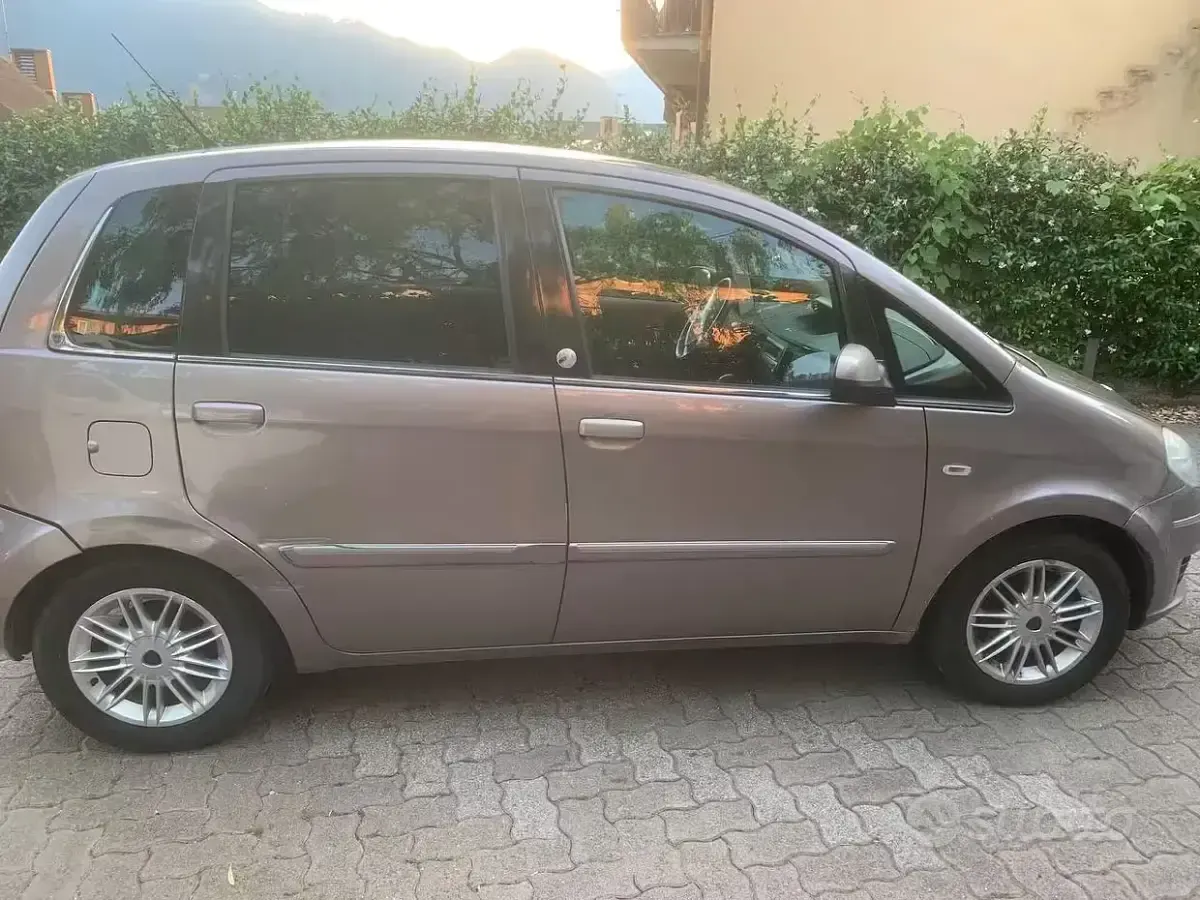 Usata Lancia Musa 77 CV (56 kW) 2010 Monovolume