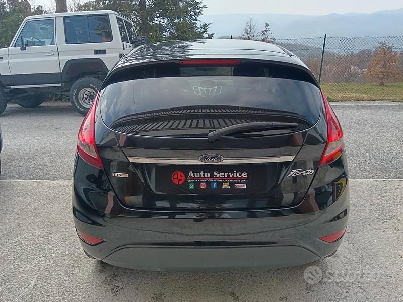 Usata Ford Fiesta Titanium 68 CV (50 kW) 2010 Nero Utilitaria