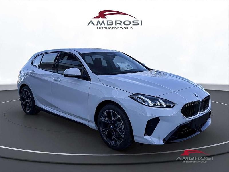 Nuova BMW 116 M Sport 122 CV (89 kW) 2026 Alpin white pastello Utilitaria