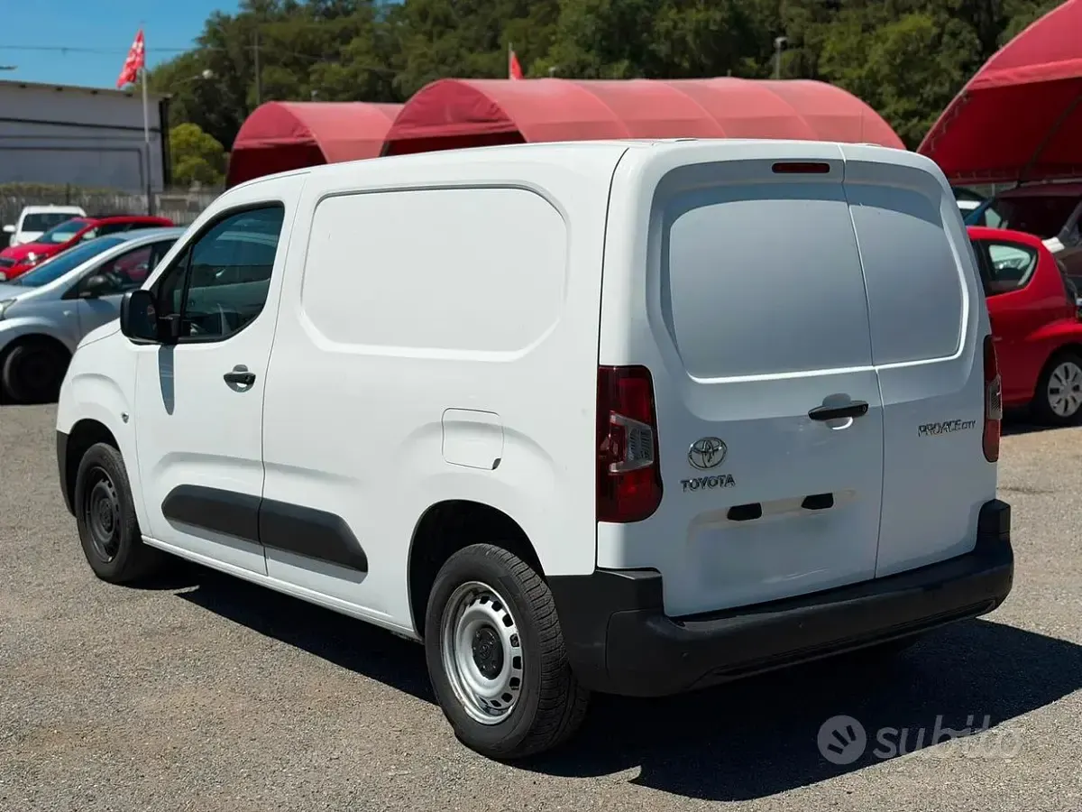 Usata Toyota Proace City City 102 CV (75 kW) 2021 Bianco Monovolume