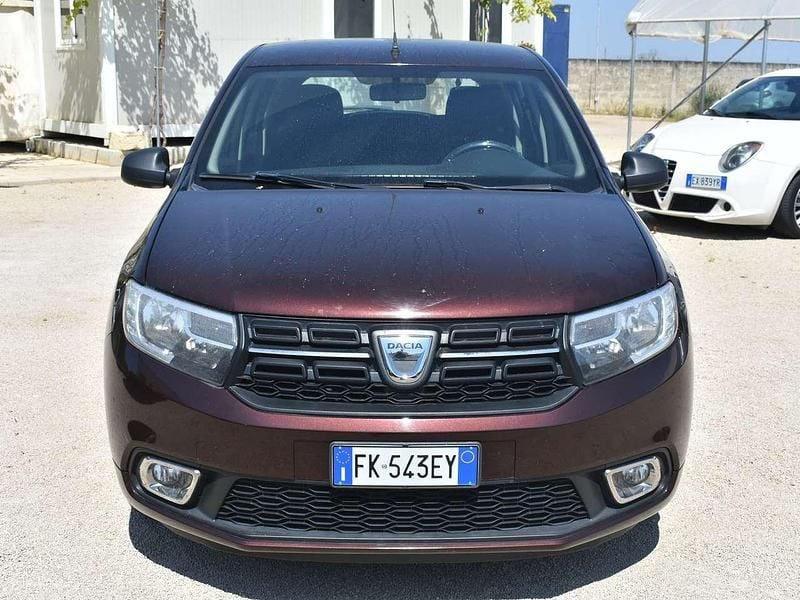 Rosso Usata 2017 Dacia Sandero Lauréate Due volumi | 6500 € (Buon prezzo) - Immagine 1/4
