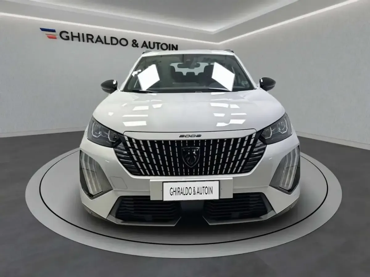 Usata Peugeot 2008 Allure 102 CV (75 kW) 2025 Bianco SUV