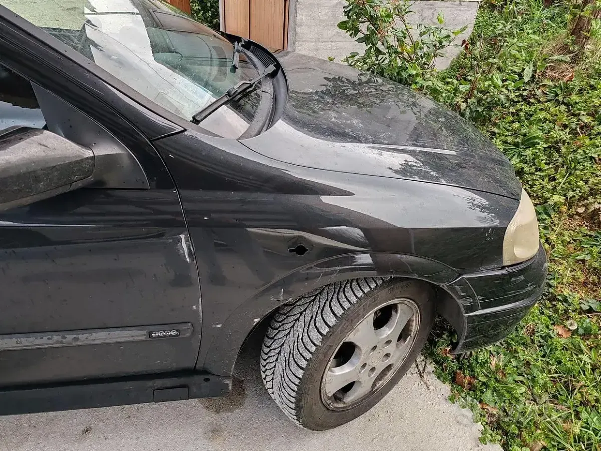 Usata Opel Astra 101 CV (74 kW) 2001 Nero Berlina