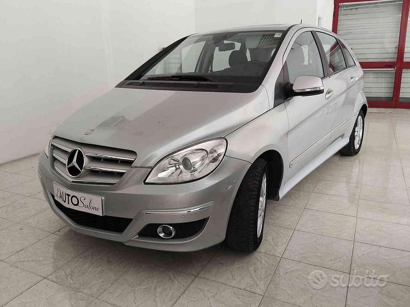 Usata Mercedes B200 Premium 140 CV (102 kW) 2011 Argento Monovolume