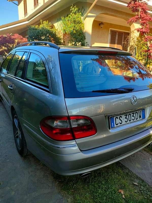 Usata Mercedes E280 Elegance 177 CV (130 kW) 2004 Argento Station wagon