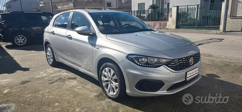 Usata Fiat Tipo Lounge 120 CV (88 kW) 2018 Grigio Berlina