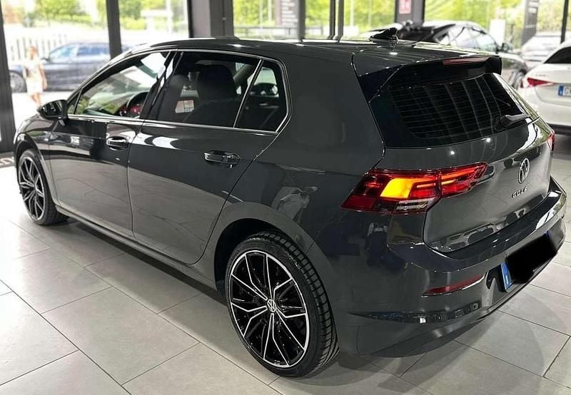 Usata VW Golf VIII Life 116 CV (85 kW) 2022 Grigio Berlina
