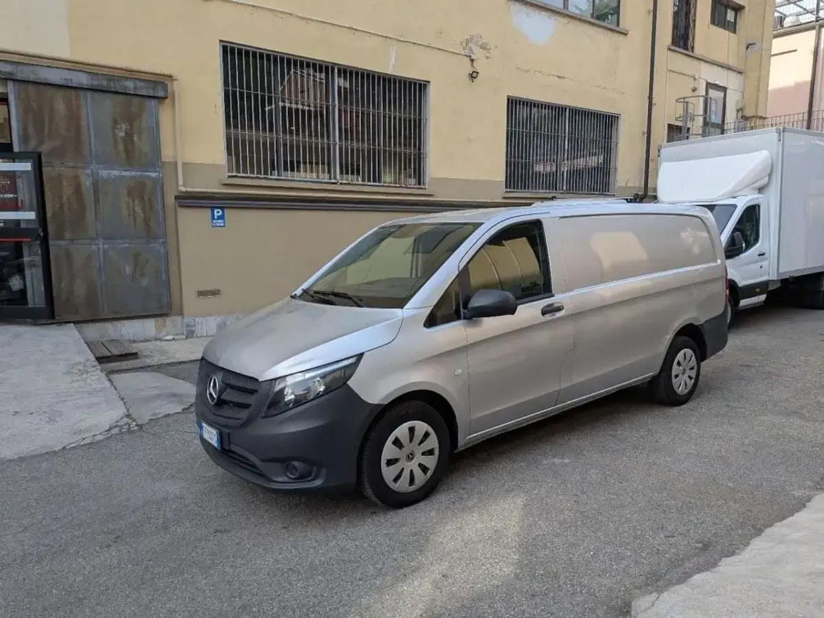 Usata Mercedes Vito 136 CV (100 kW) 2019 Grigio Furgone
