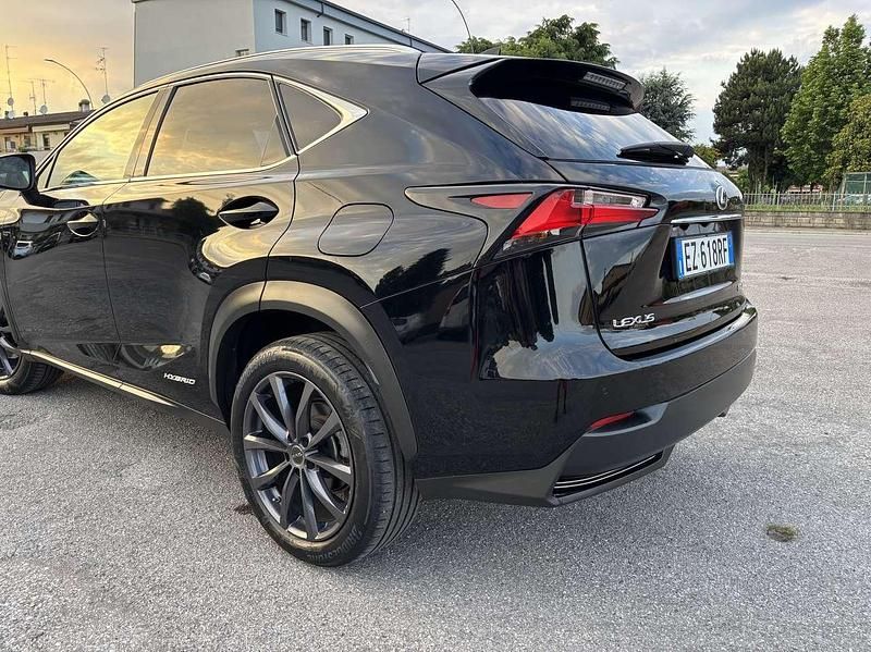 Usata Lexus NX300h Sport Line 155 CV (114 kW) 2015 Nero SUV