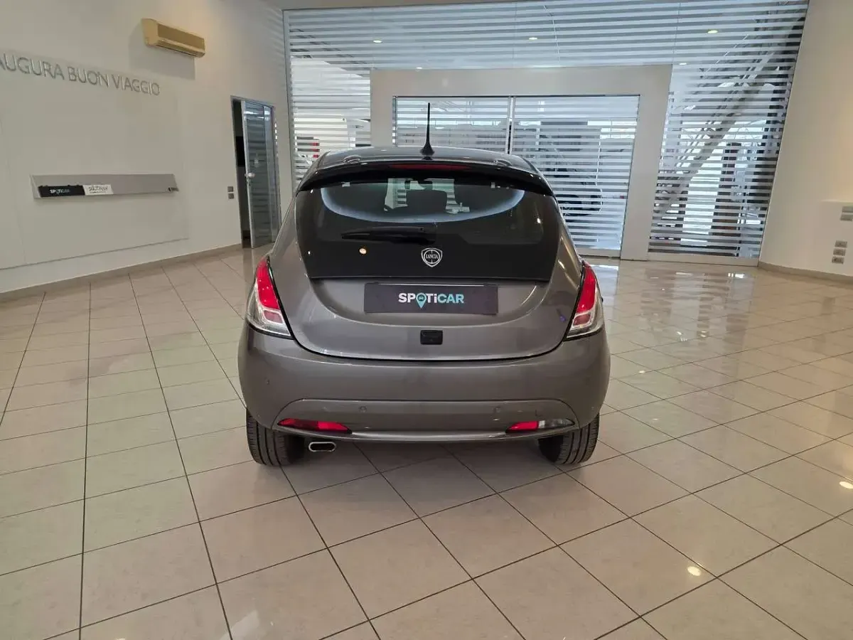 Usata Lancia Ypsilon S 69 CV (50 kW) 2024 Grigio Utilitaria
