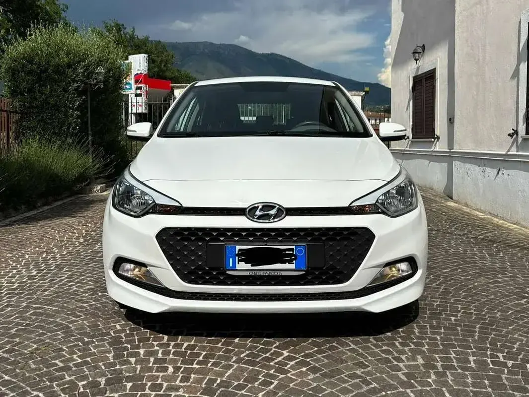 Usata Hyundai i20 Classic 75 CV (55 kW) 2017 Bianco Utilitaria