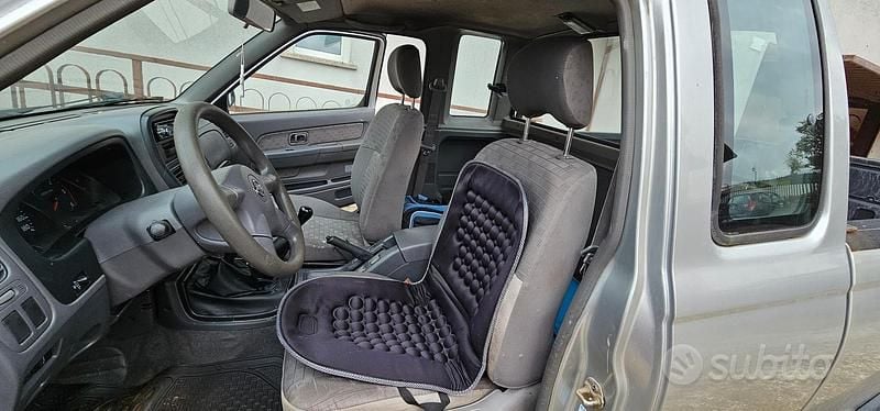 Grigio Usata 2002 Nissan Navara Pick-up | 11.000 € (Molto cara) - Immagine 1/4