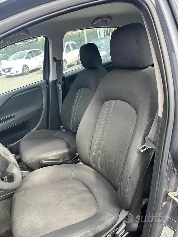 Usata Fiat Grande Punto 77 CV (56 kW) 2016 Grigio Utilitaria