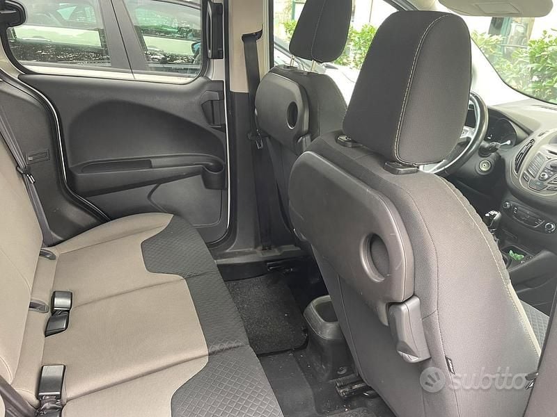 Usata Ford Courier 2016 Grigio Monovolume