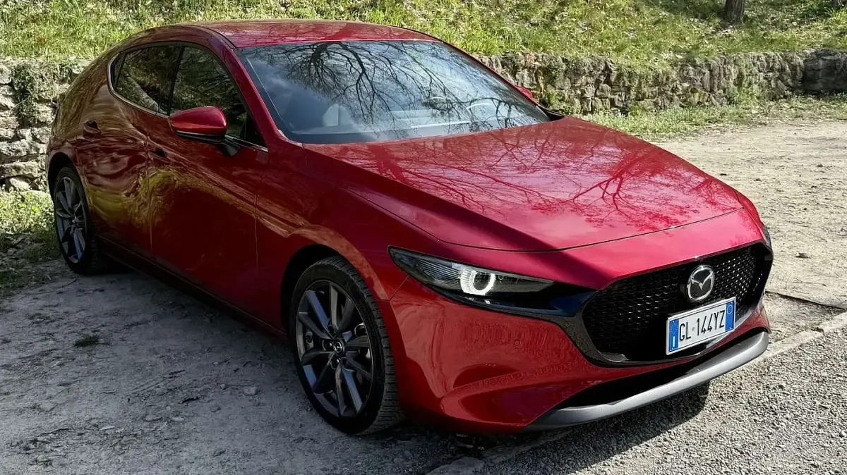 Usata Mazda 3 Exceed 186 CV (136 kW) 2023 Rosso Berlina