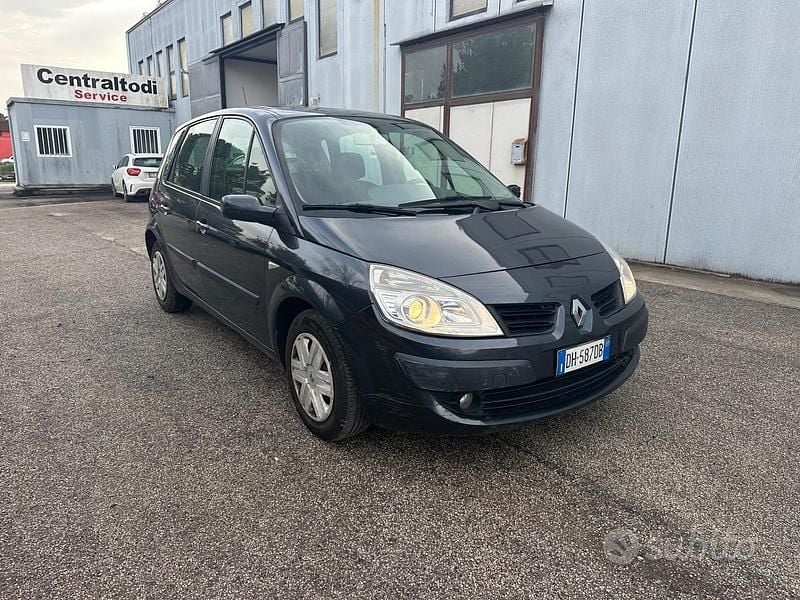 Usata Renault Mégane Cabriolet Exception 106 CV (77 kW) 2007 Grigio Cabrio
