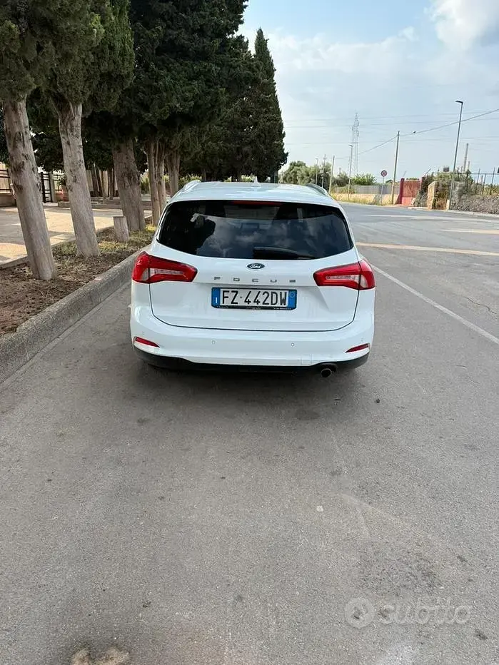 Usata Ford Focus 120 CV (88 kW) 2019 Bianco Station wagon