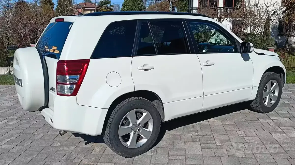 Usata Suzuki Grand Vitara 129 CV (94 kW) 2010 Bianco SUV