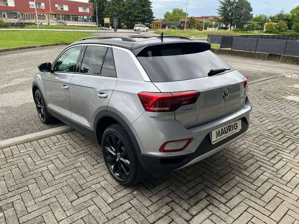 Usata VW T-Roc Life 110 CV (80 kW) 2023 Pyrit silver metallizzato SUV