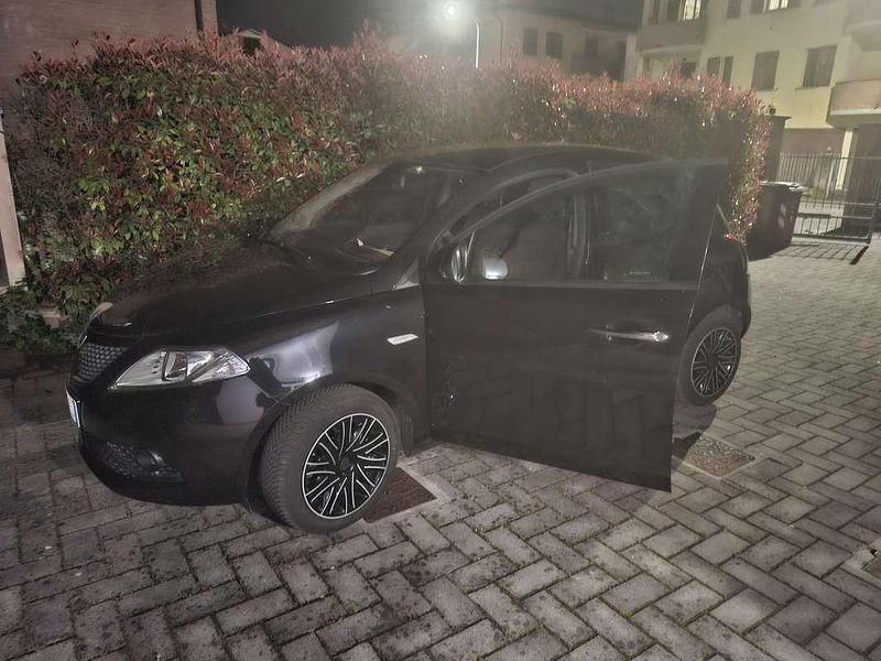 Usata Lancia Ypsilon Gold 69 CV (50 kW) 2021 Utilitaria