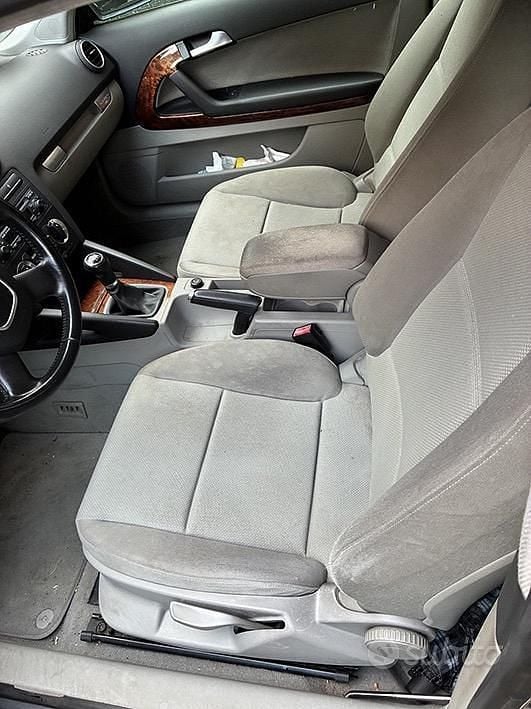 Begagnad Audi A3 Ambiente 140 HK (102 kW) 2005 Grå Halvkombi
