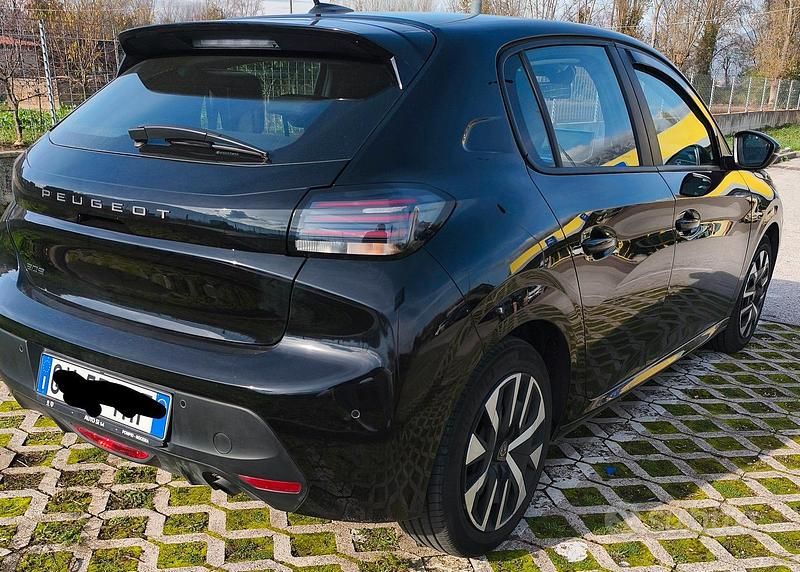 Usata Peugeot 208 2024 Nero Utilitaria