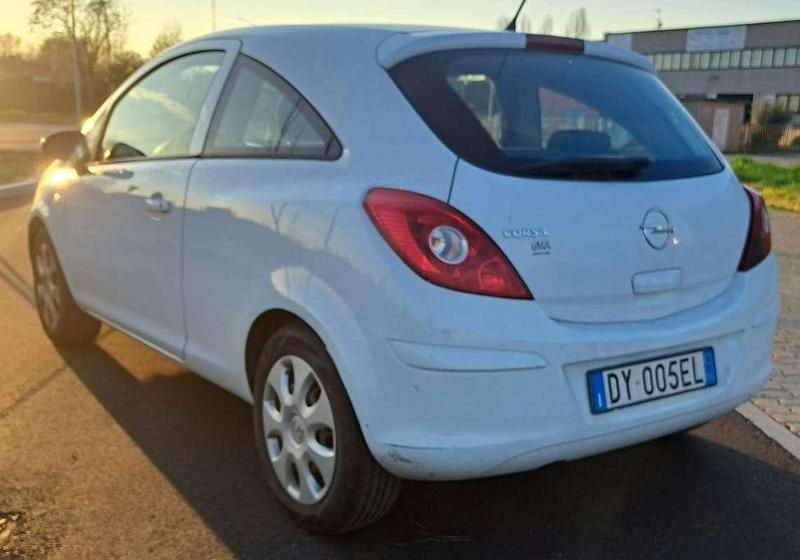 Usata Opel Corsa Edition 80 CV (58 kW) 2009 Bianco Utilitaria