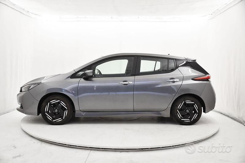 Usata Nissan Leaf Acenta 110 kW (150 CV) 2023 Dark metal grey Utilitaria