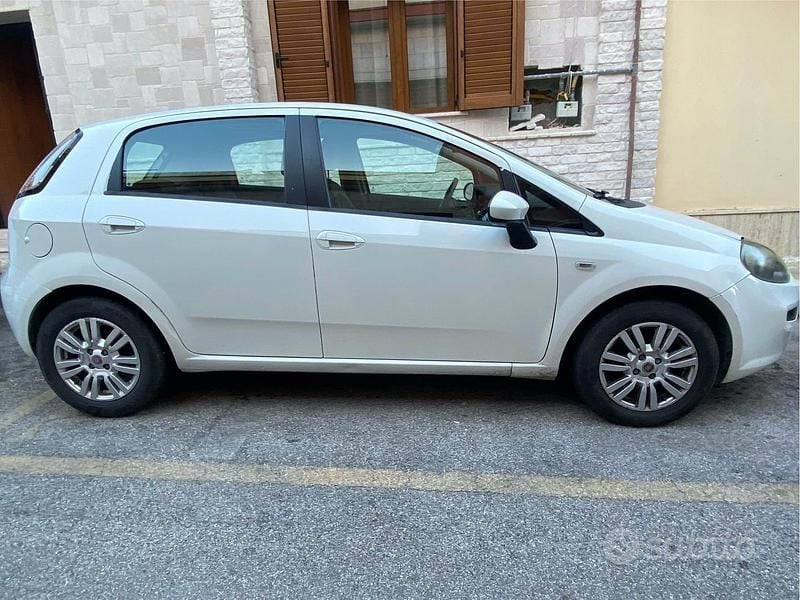 Usata Fiat Punto 69 CV (50 kW) 2013 Bianco Berlina