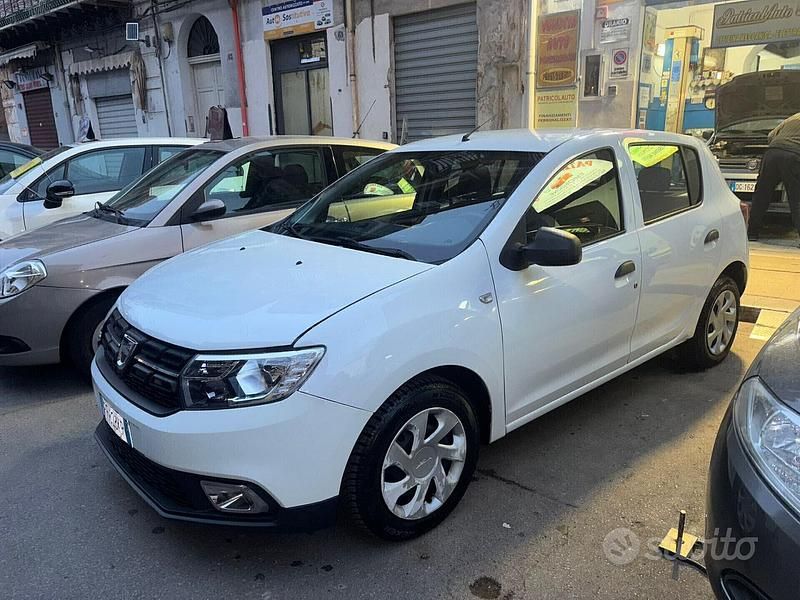Usata Dacia Sandero Lauréate 90 CV (66 kW) 2017 Bianco Berlina