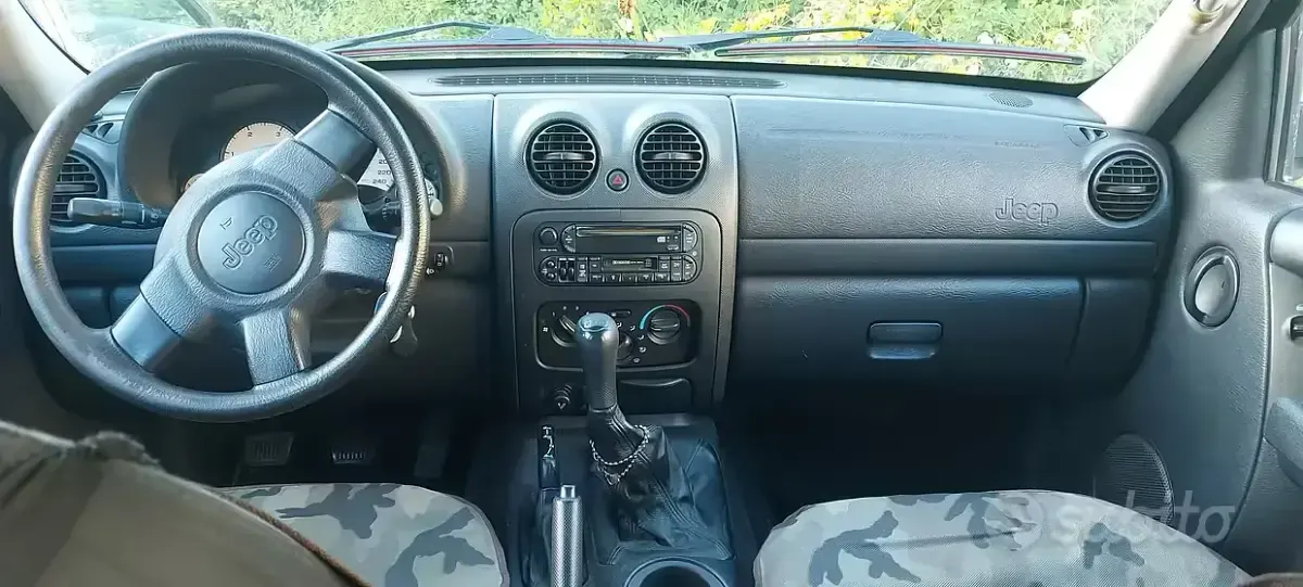 Usata Jeep Cherokee Sport 141 CV (103 kW) 2002 Nero SUV