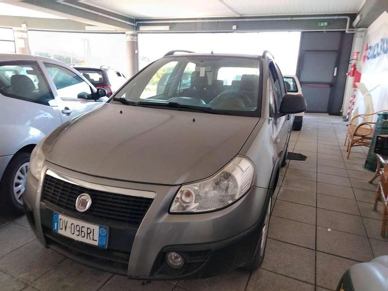 Usata Fiat Sedici Emotion 107 CV (78 kW) 2009 Grigio SUV