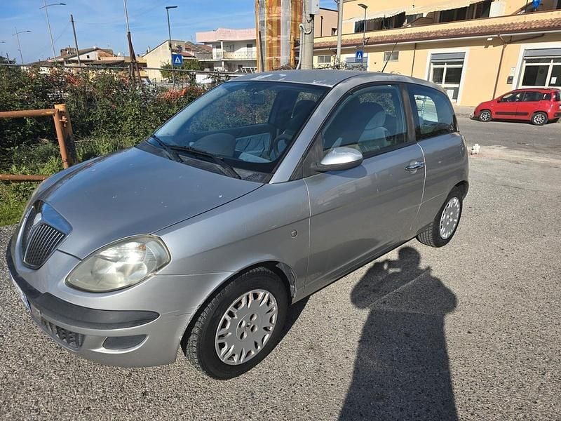 Usata Lancia Ypsilon 70 CV (51 kW) 2006 Oro Utilitaria