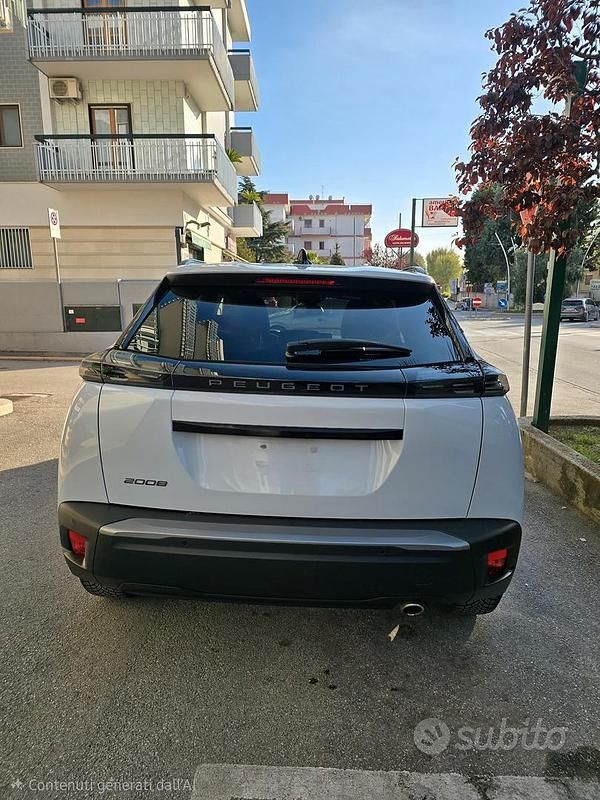 Usata Peugeot 2008 130 CV (95 kW) 2023 Bianco SUV